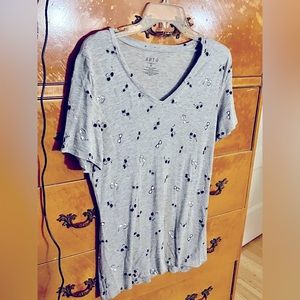 Women’s fashion v neck shirt